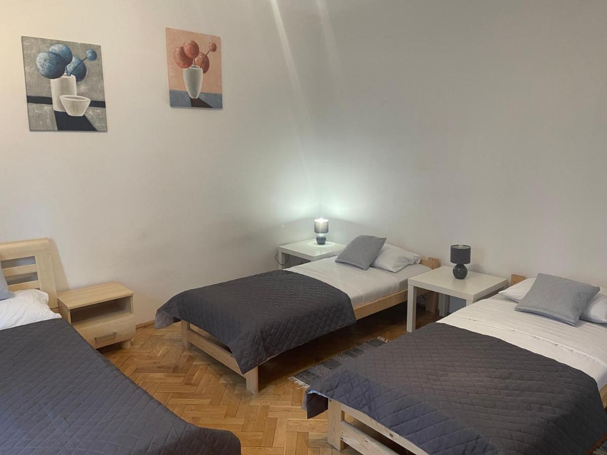 Apartamenty 650 Metrow Od Dworca Przemysl Luaran gambar