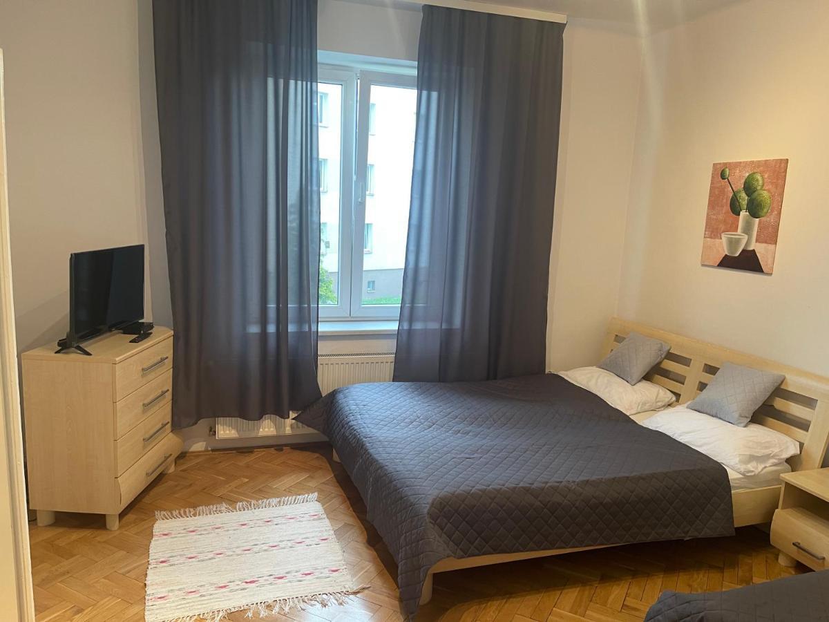 Apartamenty 650 Metrow Od Dworca Przemysl Luaran gambar